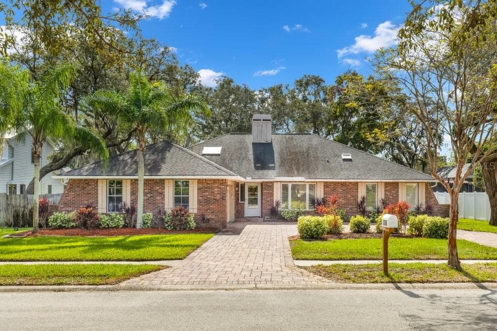 1315 BELCHER DRIVE TARPON SPRINGS, FL 34689