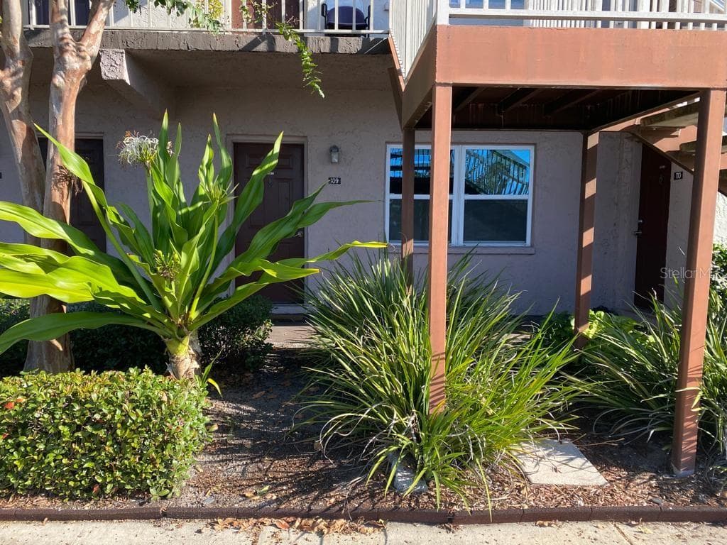 9109 W HILLSBOROUGH AVENUE UNIT J109 TAMPA, FL 33615