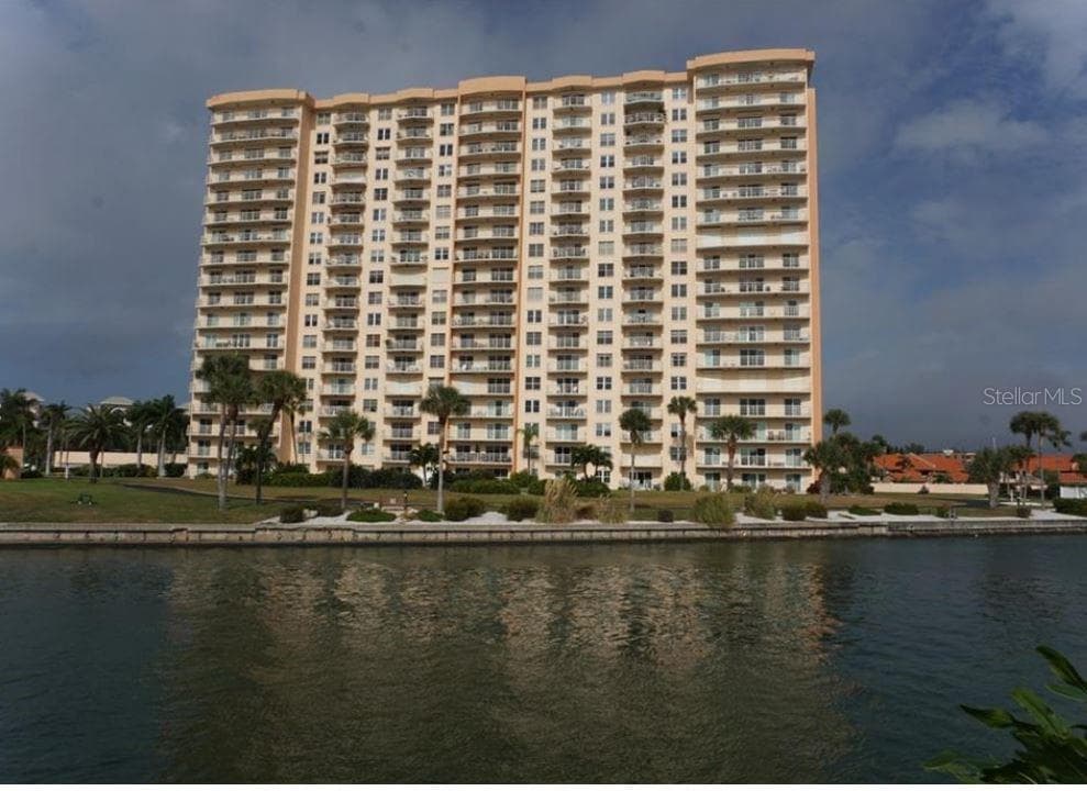 4900 BRITTANY DRIVE S UNIT 604 ST PETERSBURG, FL 33715