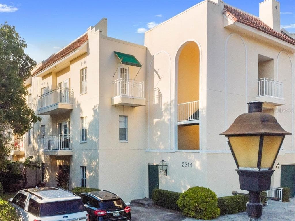 2314 S CLEWIS COURT UNIT 305 TAMPA, FL 33629
