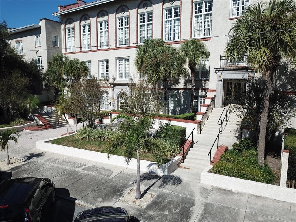701 MIRROR LAKE DRIVE N UNIT 113 ST PETERSBURG, FL 33701
