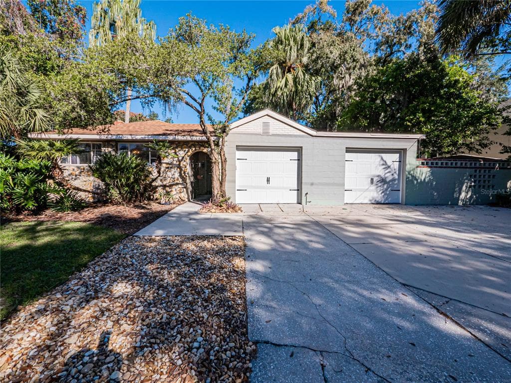 319 W BEACON ROAD LAKELAND, FL 33803