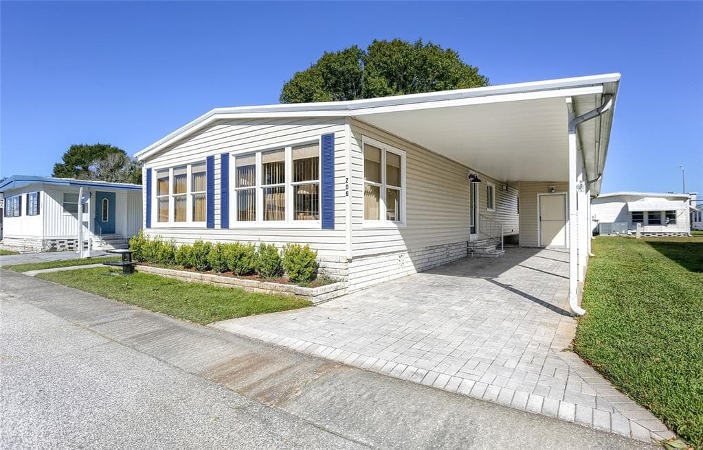 206 DOLPHIN DRIVE N OLDSMAR, FL 34677
