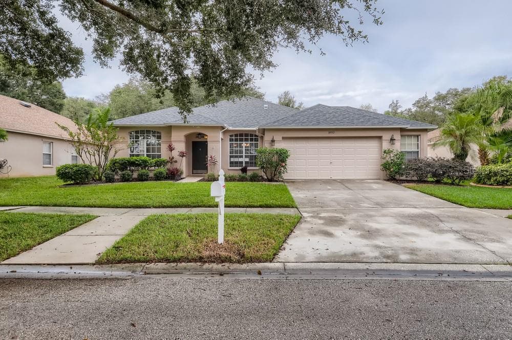 8952 ABERDEEN CREEK CIRCLE RIVERVIEW, FL 33569