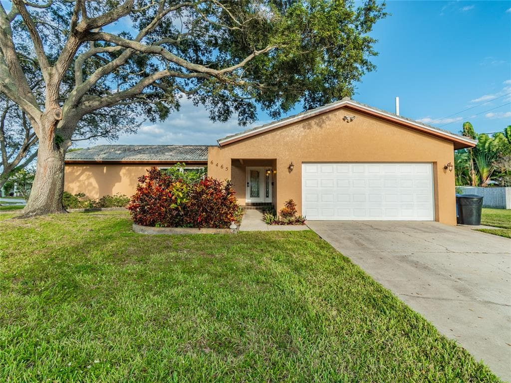 6465 LIVINGSTON AVENUE N ST PETERSBURG, FL 33702