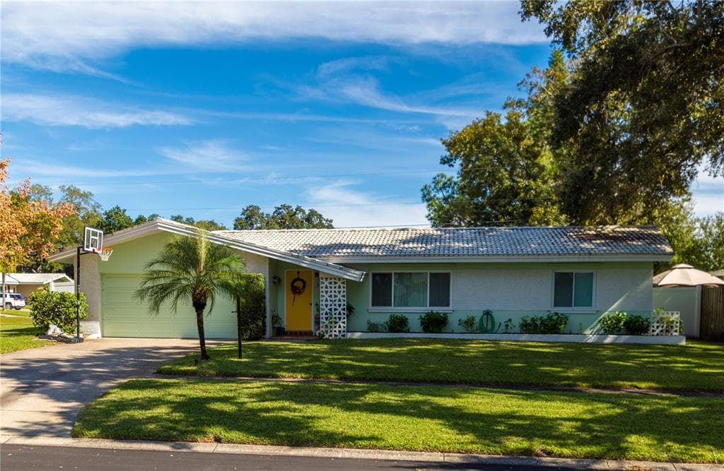 1817 CHATEAU DRIVE W CLEARWATER, FL 33756