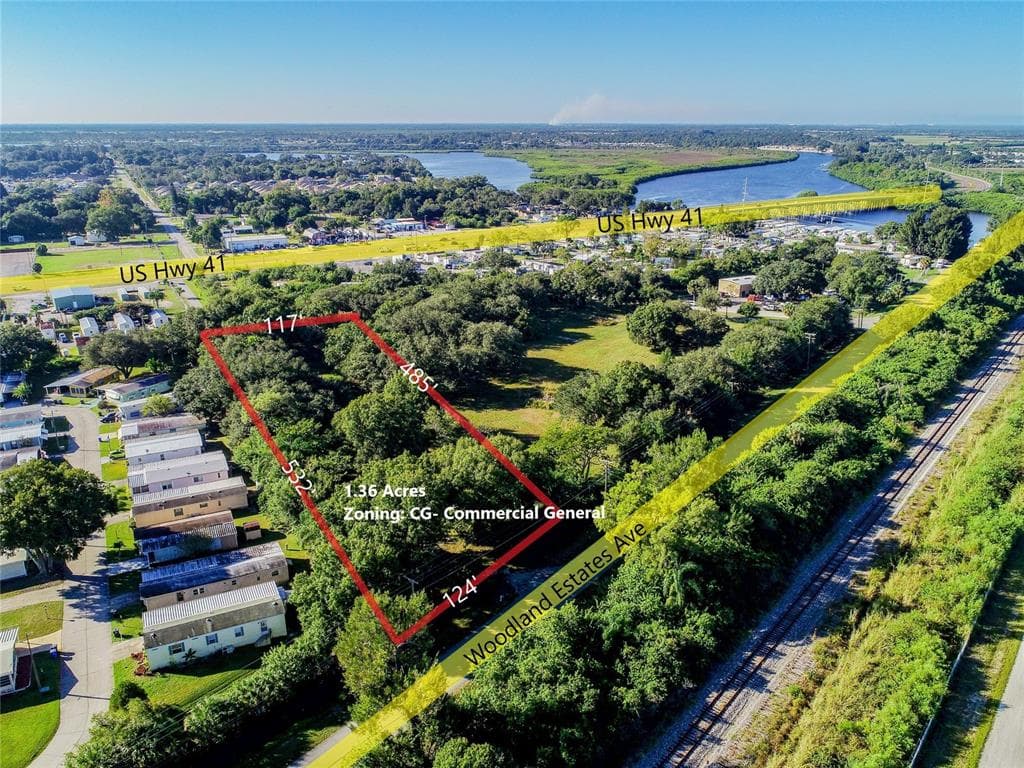 802 WOODLAND ESTATES AVENUE RUSKIN, FL 33570