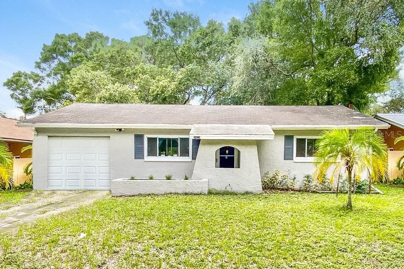 2822 PINE TREE AVENUE LARGO, FL 33771