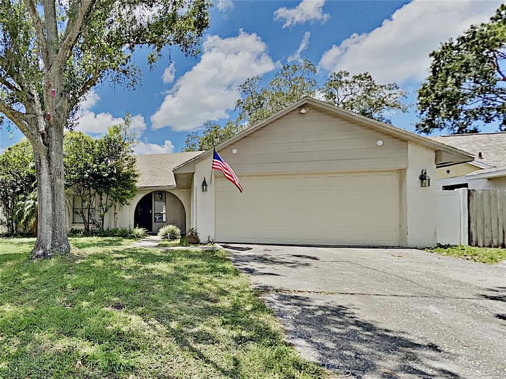 15006 NAPLES PLACE TAMPA, FL 33624