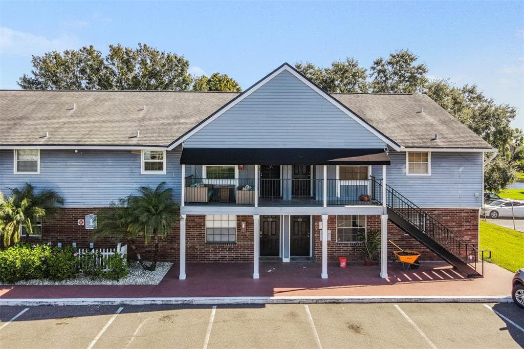 200 COUNTRY CLUB DRIVE UNIT 106 LARGO, FL 33771
