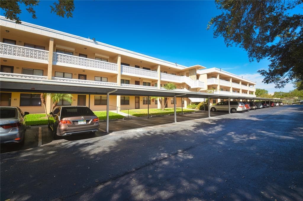 5080 LOCUST STREET NE UNIT 321 ST PETERSBURG, FL 33703