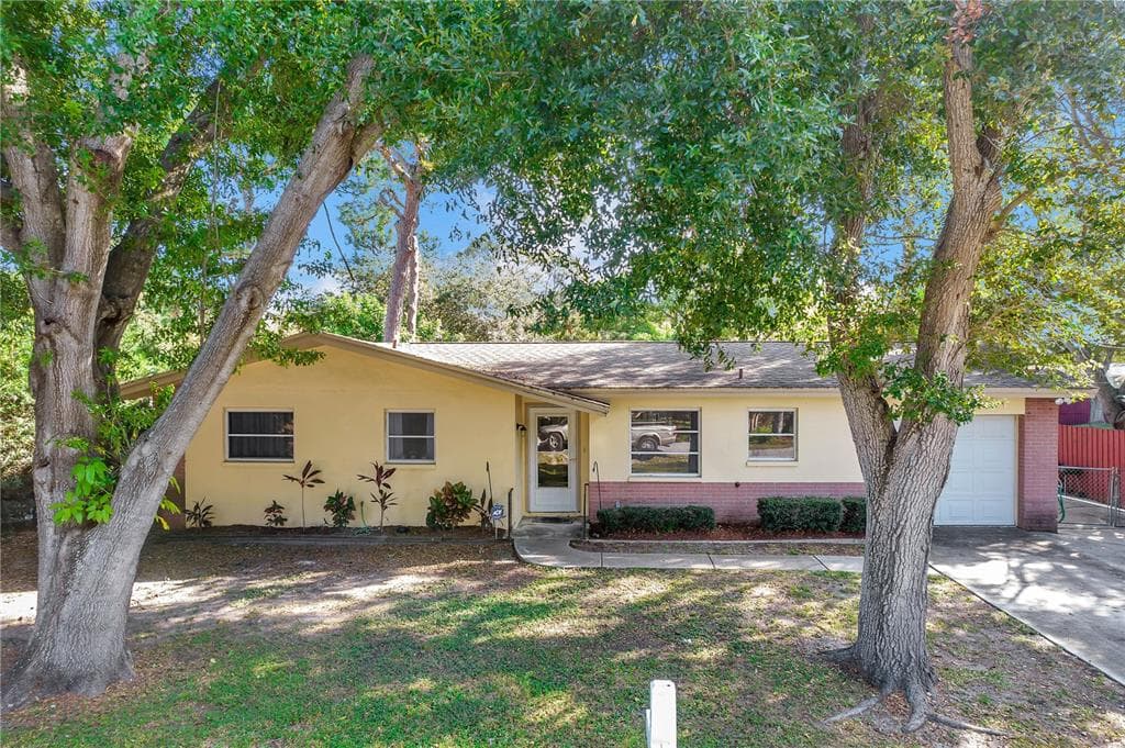 1947 DIX STREET LARGO, FL 33774