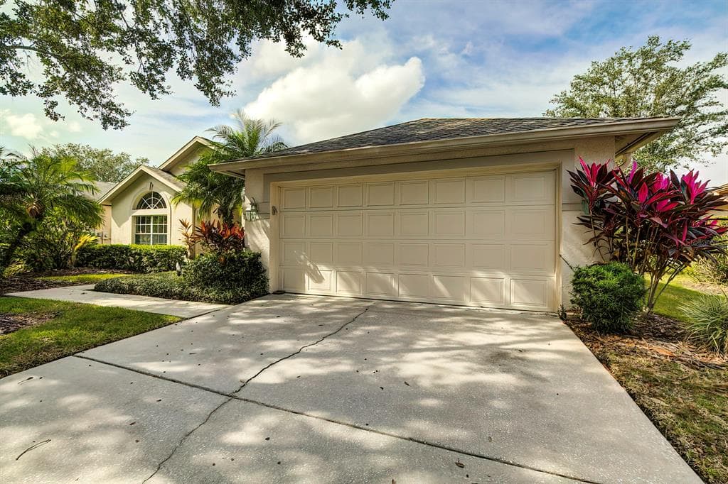 9414 HUNTERS POND DRIVE TAMPA, FL 33647
