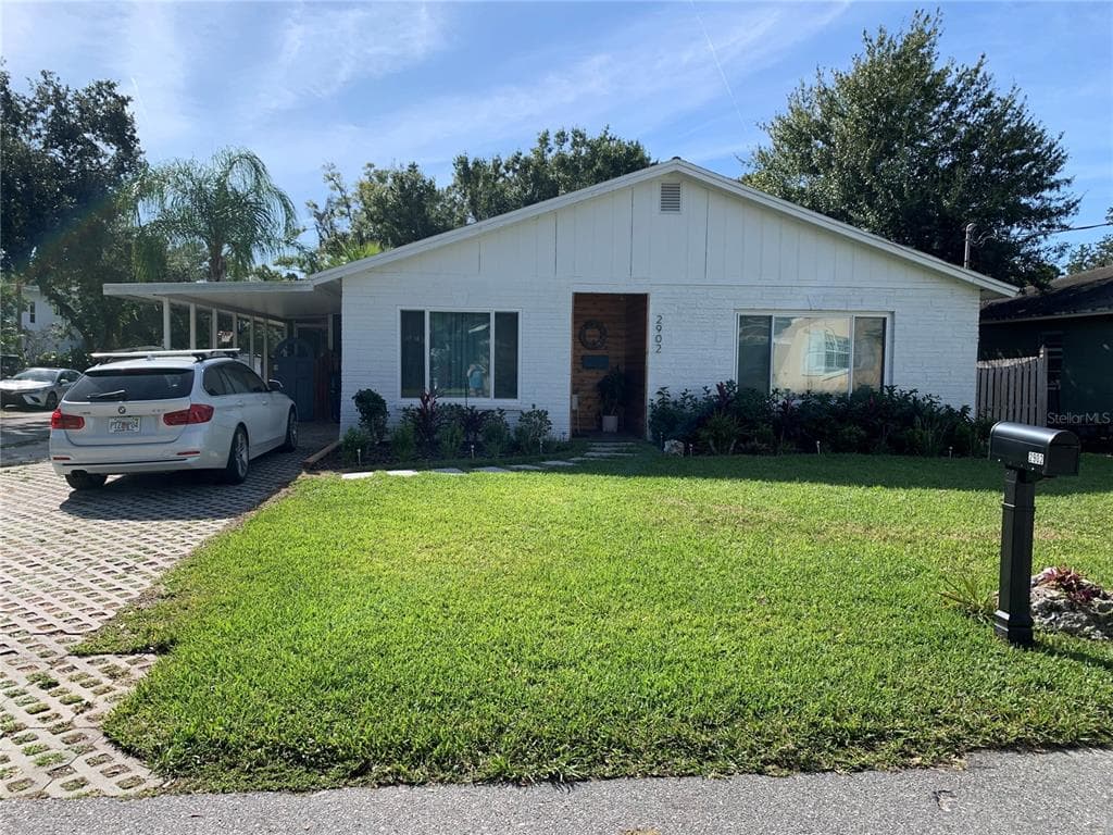 2902 W WALLACE AVENUE TAMPA, FL 33611