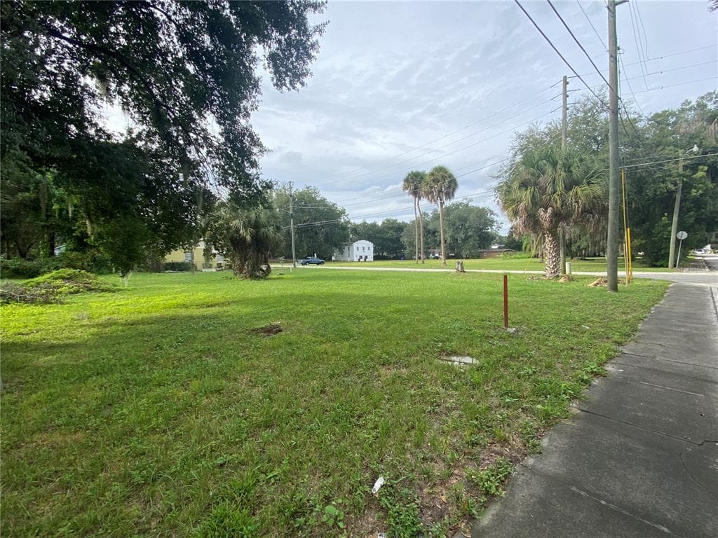 1430 BAY STREET KISSIMMEE, FL 34744