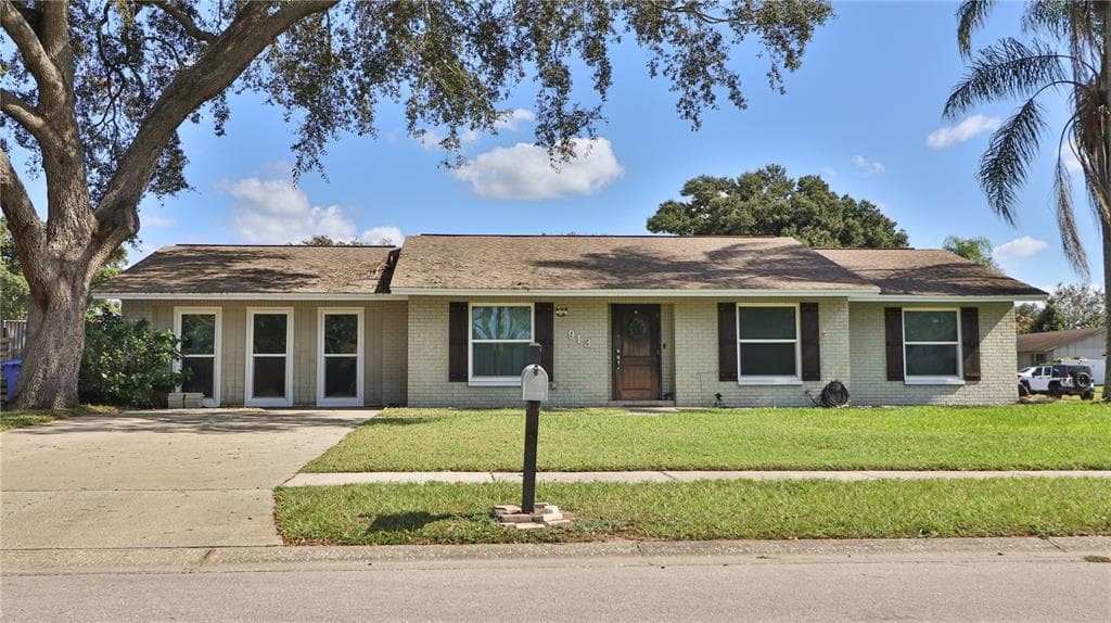 913 RIDGELAND LANE VALRICO, FL 33594