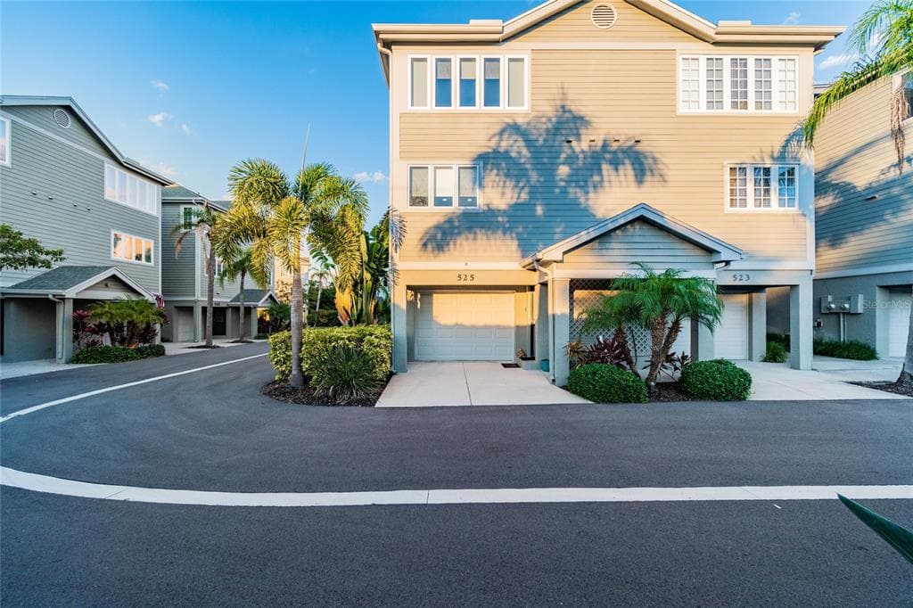 525 FOREST WAY LONGBOAT KEY, FL 34228
