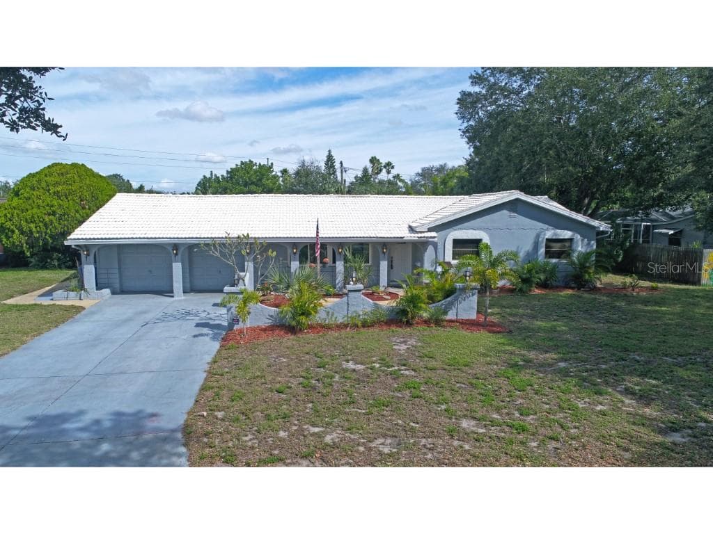 6389 HAMPTON DRIVE N ST PETERSBURG, FL 33710