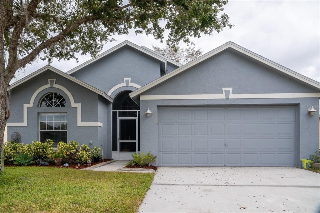 1352 MAXIMILIAN DRIVE WESLEY CHAPEL, FL 33543