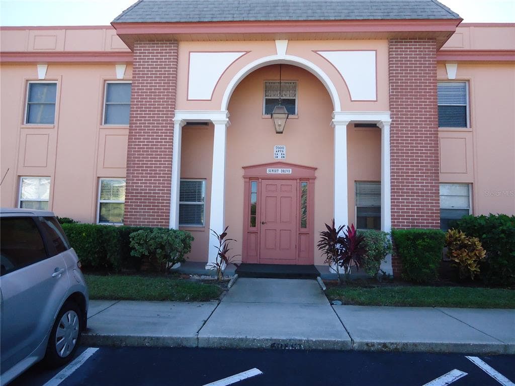 7000 SUNSET DRIVE S UNIT 2B SOUTH PASADENA, FL 33707