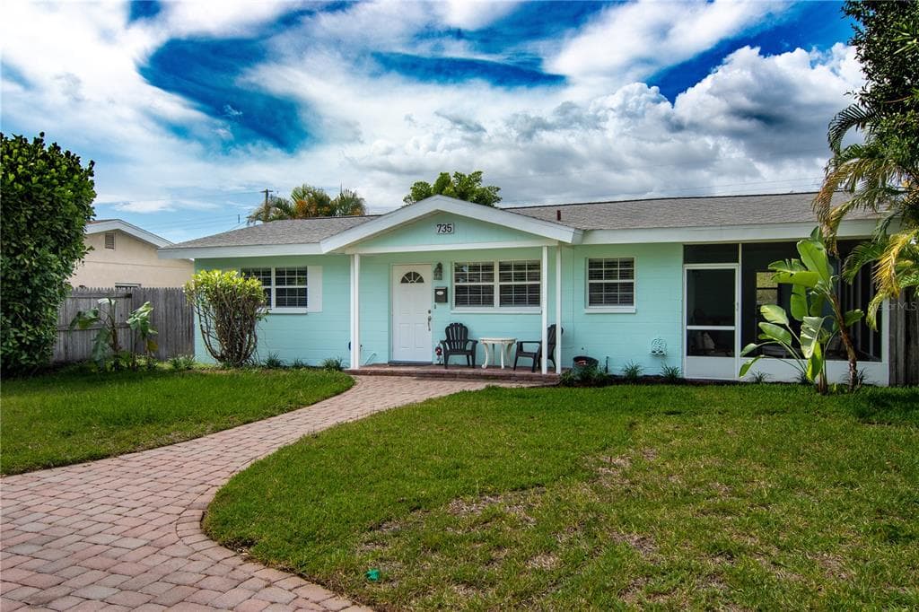 735 42ND AVENUE NE ST PETERSBURG, FL 33703