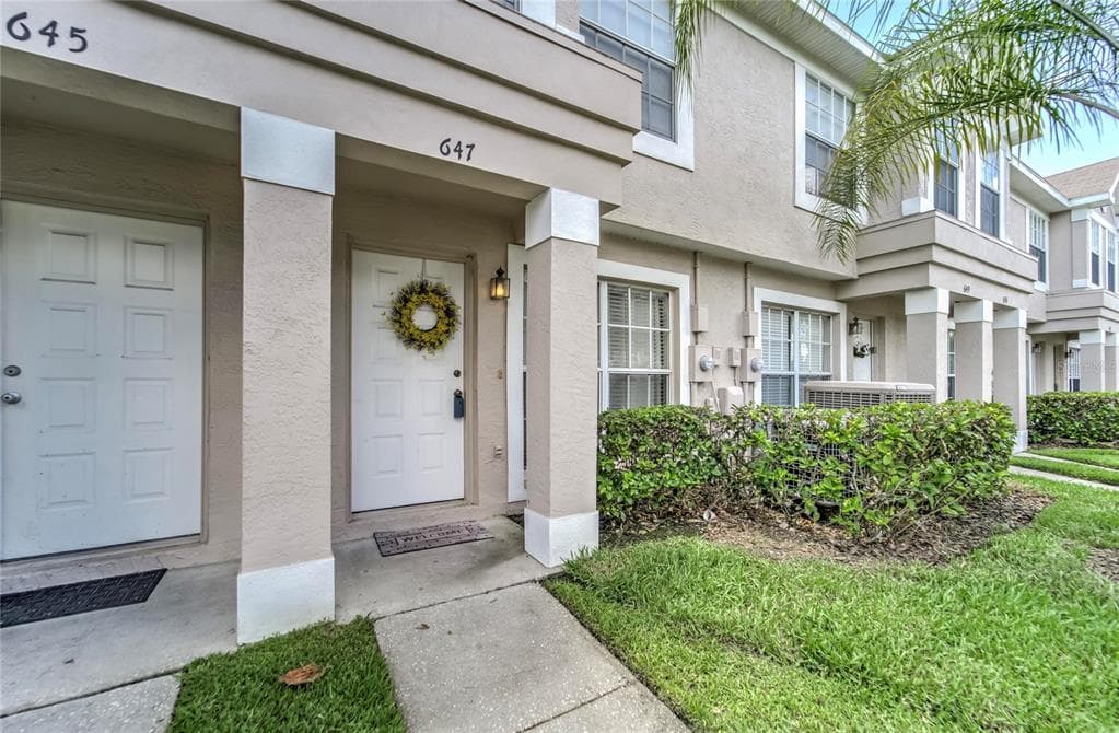 647 KENSINGTON LAKE CIRCLE BRANDON, FL 33511