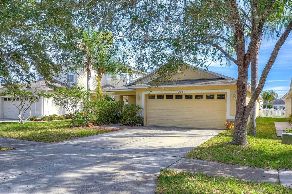 3214 WHITLEY BAY COURT LAND O LAKES, FL 34638