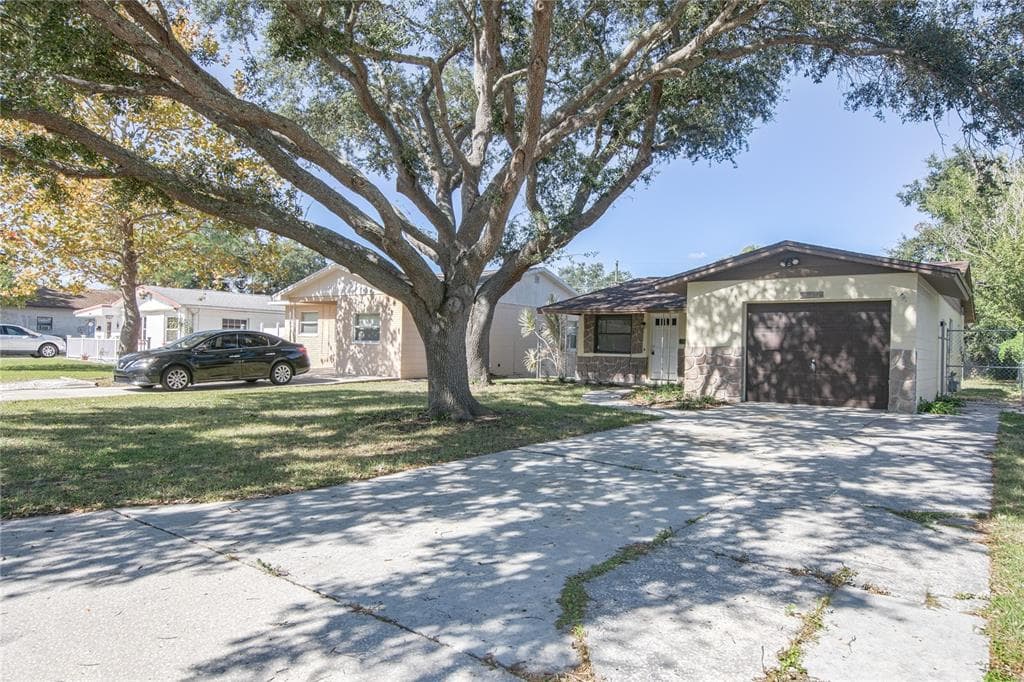 231 93RD AVENUE N ST PETERSBURG, FL 33702