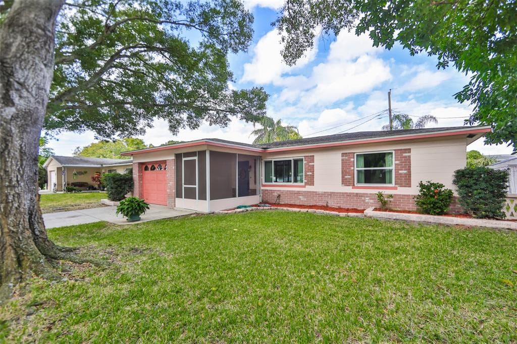 5589 46TH AVENUE N KENNETH CITY, FL 33709