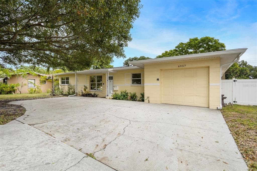 6957 18TH STREET N ST PETERSBURG, FL 33702