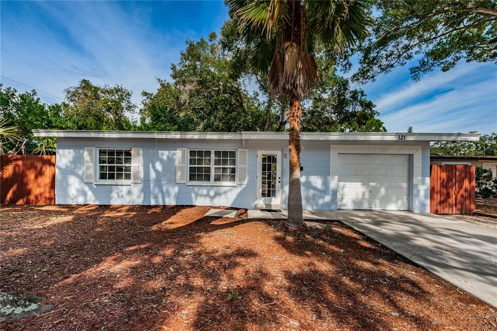 121 TENNESSEE AVENUE NE ST PETERSBURG, FL 33702