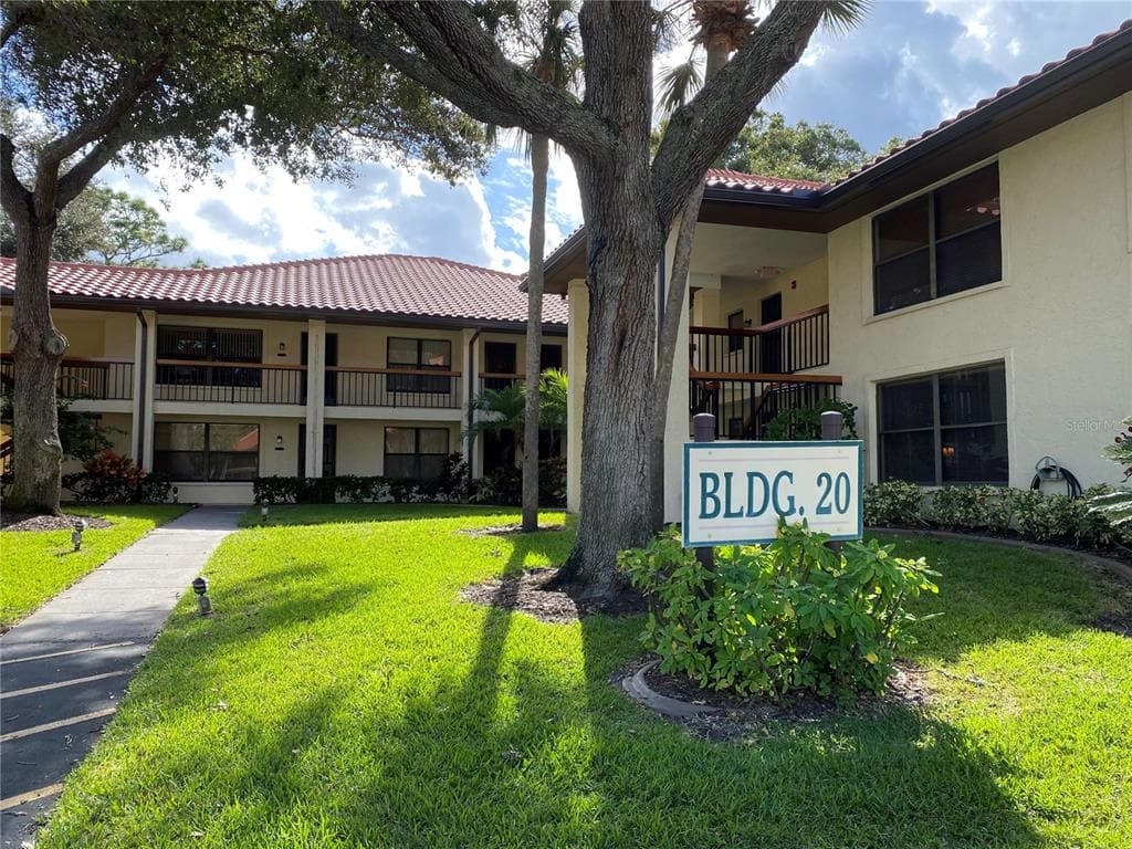 2010 HAMMOCK PINE BOULEVARD UNIT 2010