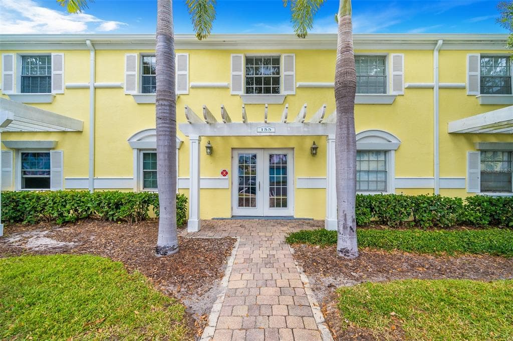155 POMPANO DRIVE SE UNIT B ST PETERSBURG, FL 33705
