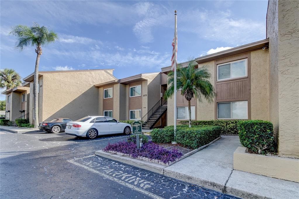 1575 GREENLEA DRIVE UNIT 6 CLEARWATER, FL 33755