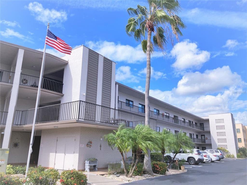 7941 58TH AVENUE N UNIT 301 ST PETERSBURG, FL 33709