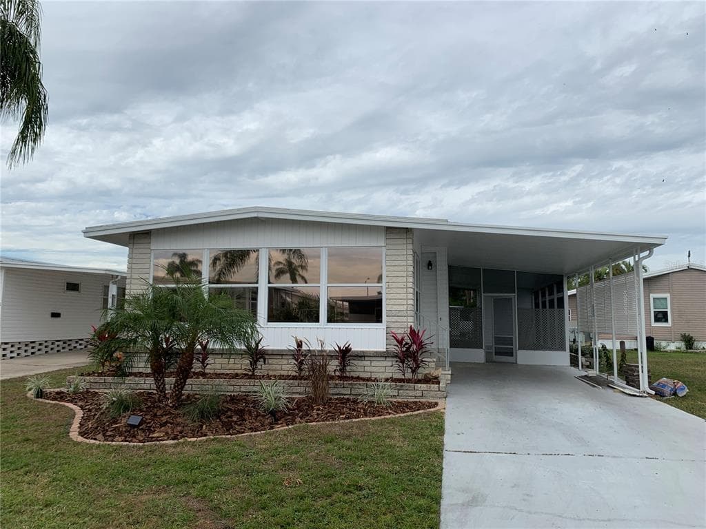627 MOUNT KEY AVENUE NE UNIT 619 ST PETERSBURG, FL 33702