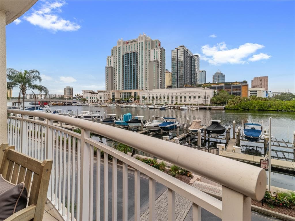 371 CHANNELSIDE WALK WAY UNIT 102 TAMPA, FL 33602