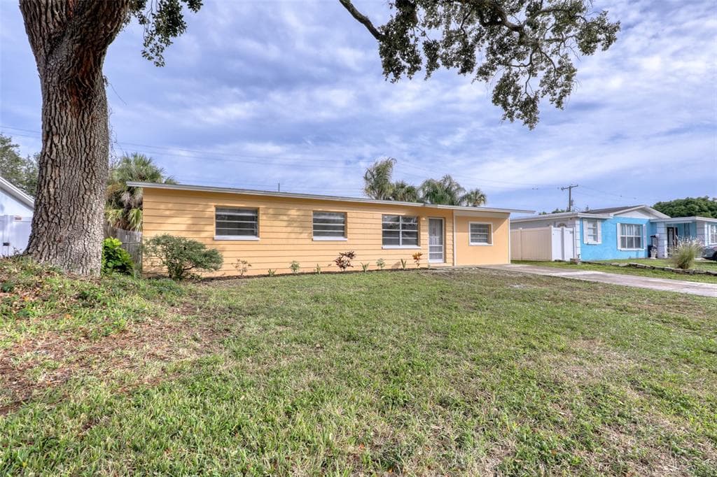 8013 CORNWALL LANE TAMPA, FL 33615