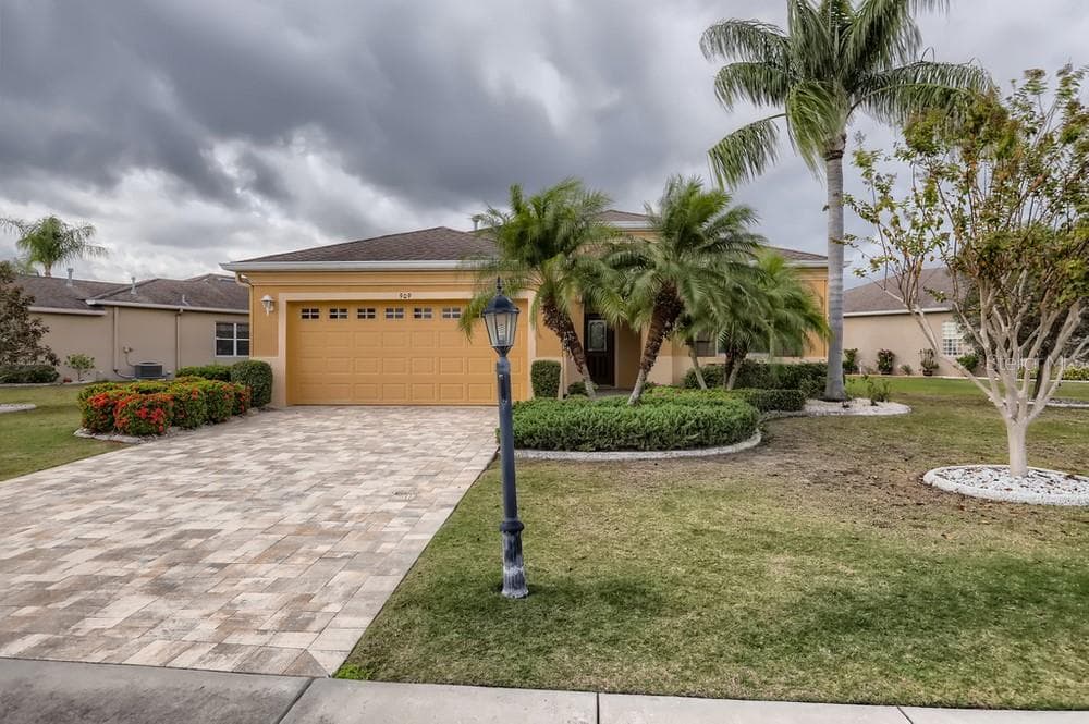 909 REGAL MANOR WAY SUN CITY CENTER, FL 33573