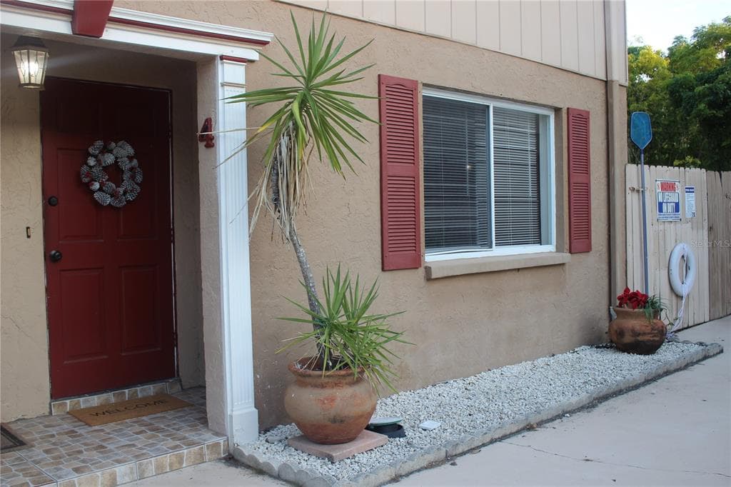 300 6TH STREET N UNIT E4 SAFETY HARBOR, FL 34695