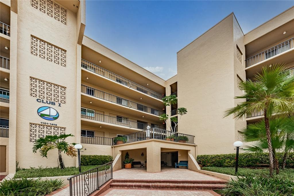 90 S HIGHLAND AVENUE UNIT 1202 TARPON SPRINGS, FL 34689