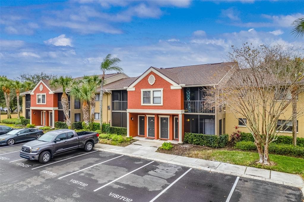 10527 WATERVIEW COURT UNIT 10527 TAMPA, FL 33615
