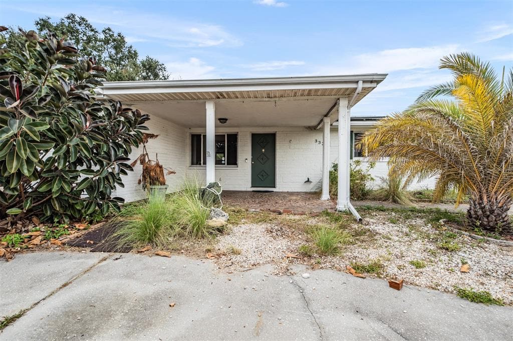 3327 EISENHOWER DRIVE HOLIDAY, FL 34691