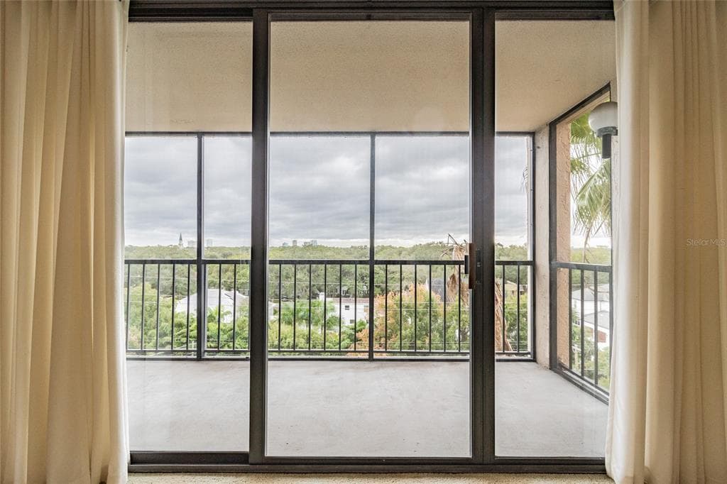 3211 W SWANN AVENUE UNIT 704 TAMPA, FL 33609
