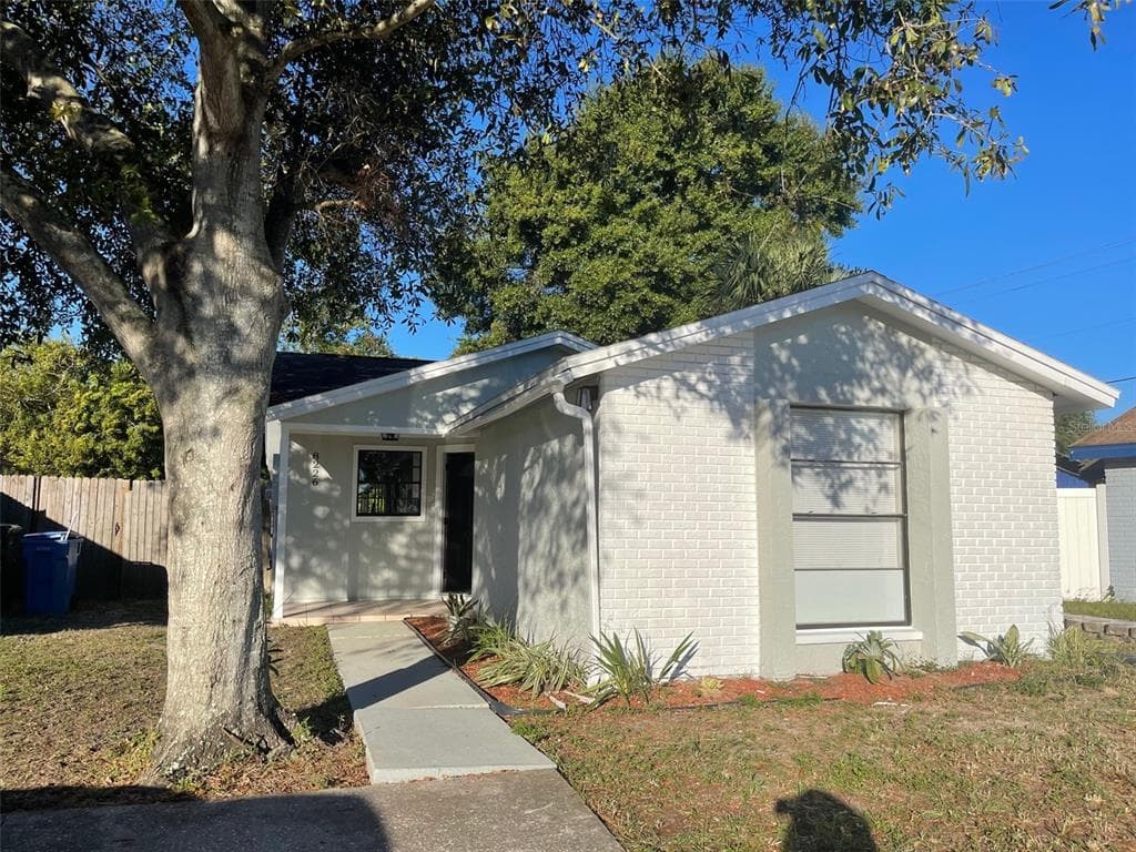 8226 RAVENCROFT DRIVE TAMPA, FL 33615