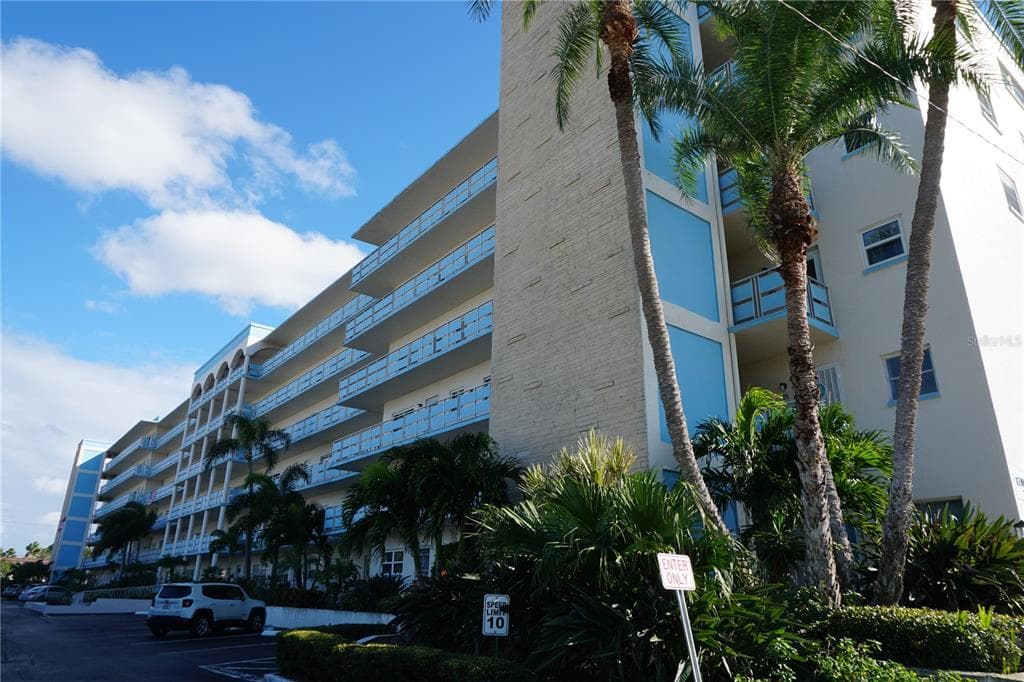 2850 59TH STREET S UNIT 215 GULFPORT, FL 33707