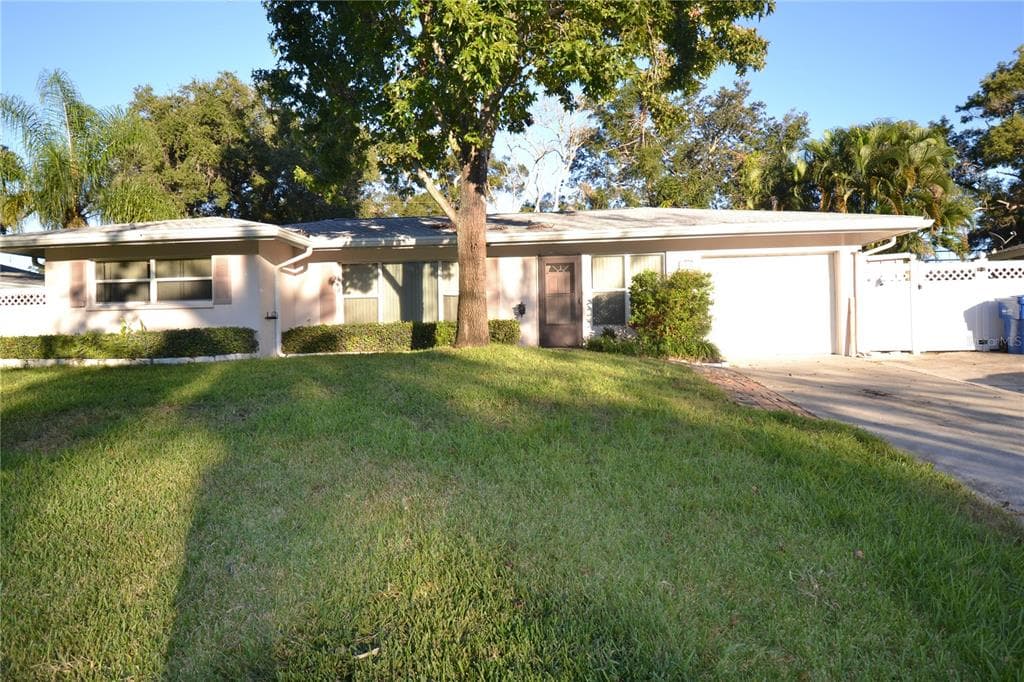 513 FOREST PARKWAY E LARGO, FL 33771