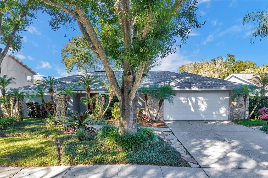 3318 FOXRIDGE CIRCLE TAMPA, FL 33618