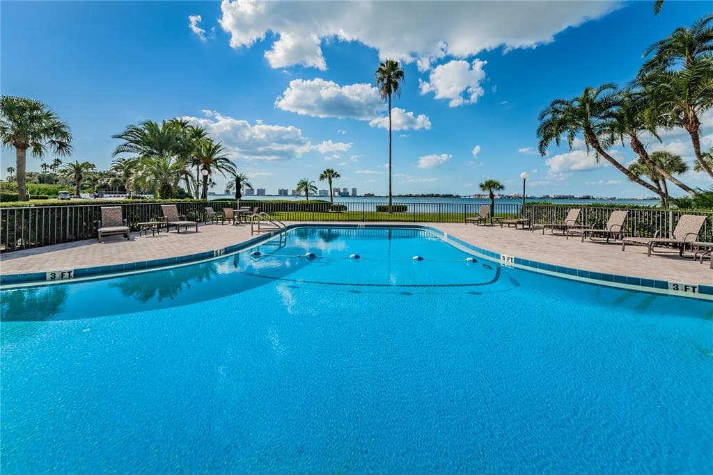 100 OAKMONT LANE UNIT 105 BELLEAIR, FL 33756