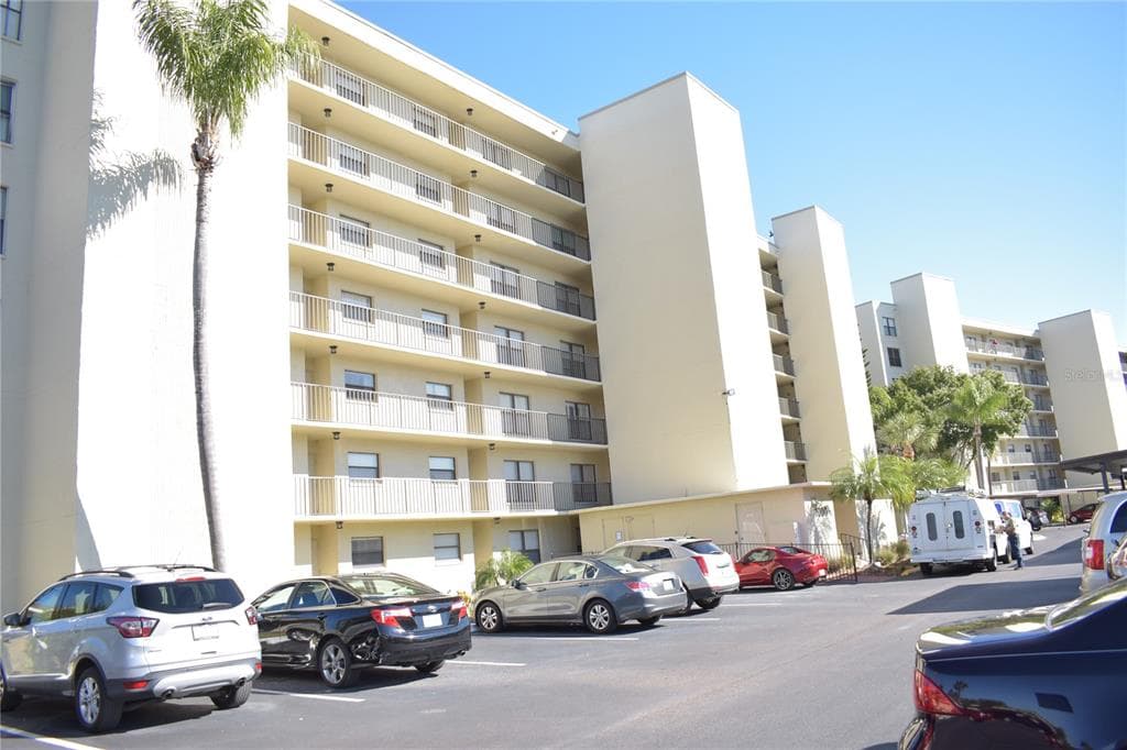 1000 COVE CAY DRIVE UNIT 1B CLEARWATER, FL 33760